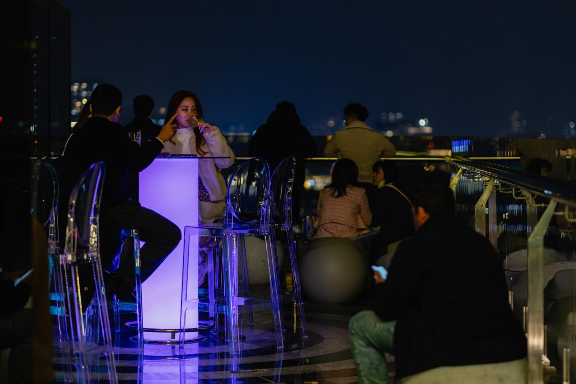 May De Ville Lakeside Hotel Hanoi Exteriör bild Sky bar at the Ritz-Carlton, Seoul