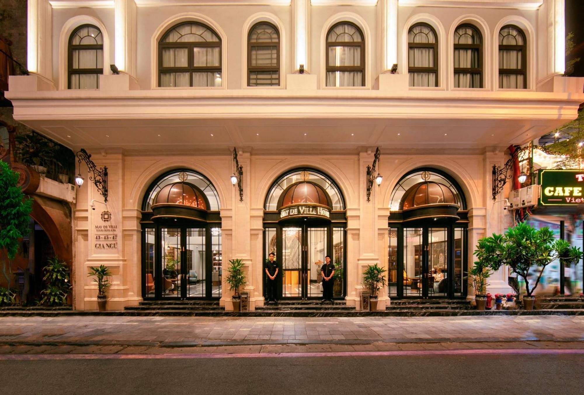 May De Ville Lakeside Hotel Hanoi Exteriör bild The hotel's entrance