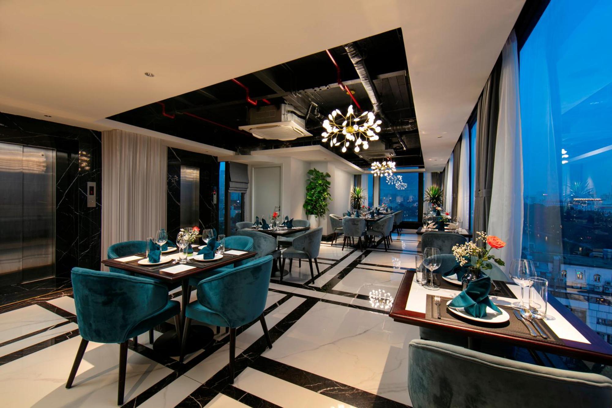 May De Ville Lakeside Hotel Hanoi Exteriör bild The 360 Restaurant