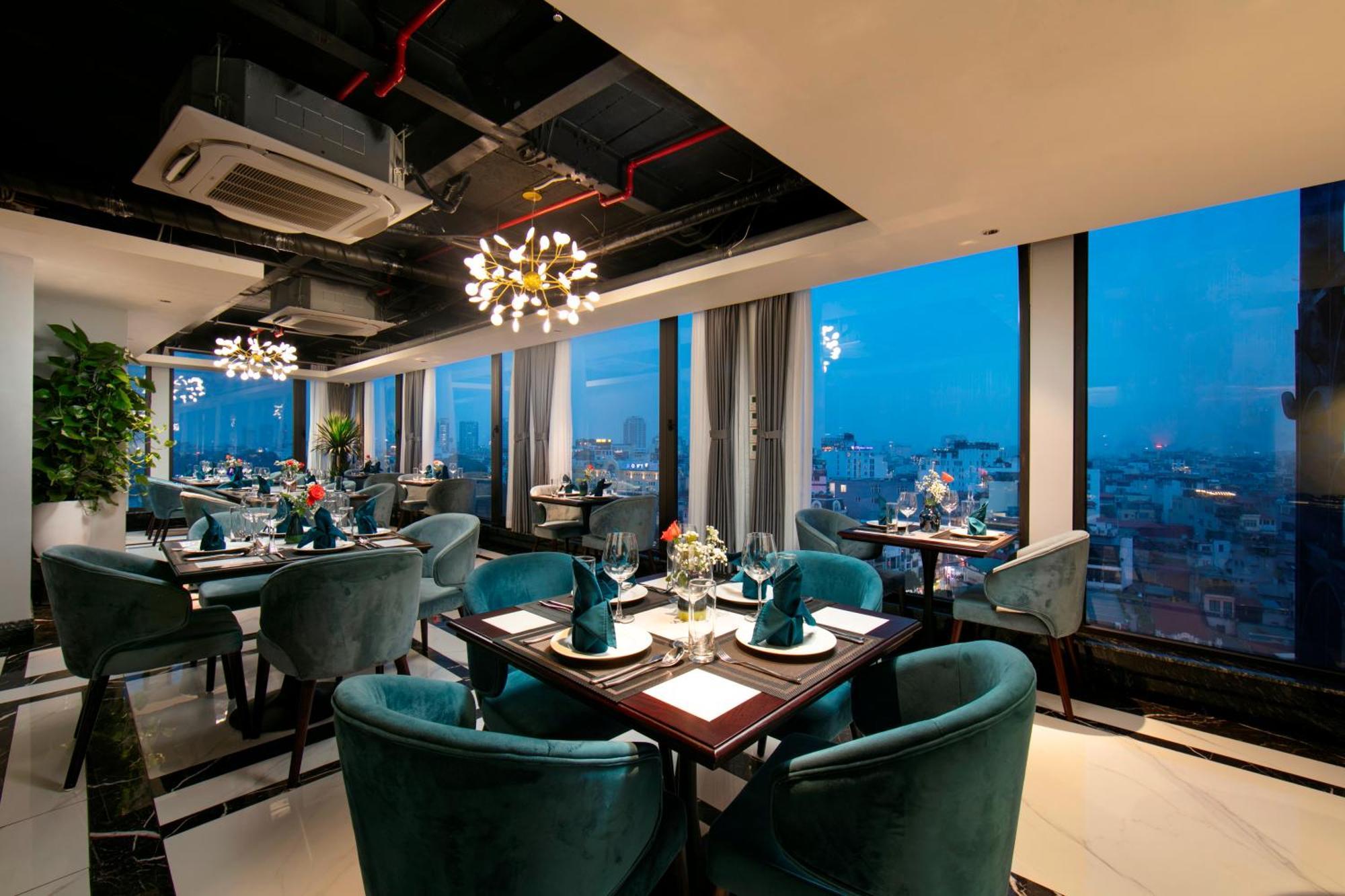 May De Ville Lakeside Hotel Hanoi Exteriör bild Sky Bar