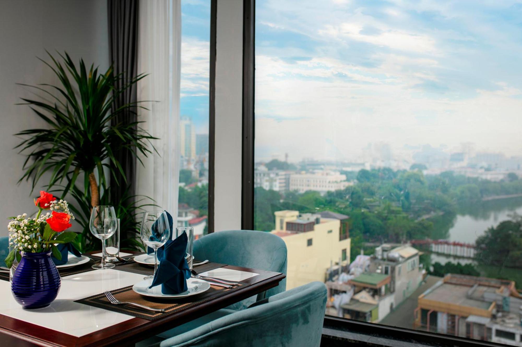 May De Ville Lakeside Hotel Hanoi Exteriör bild View from the restaurant