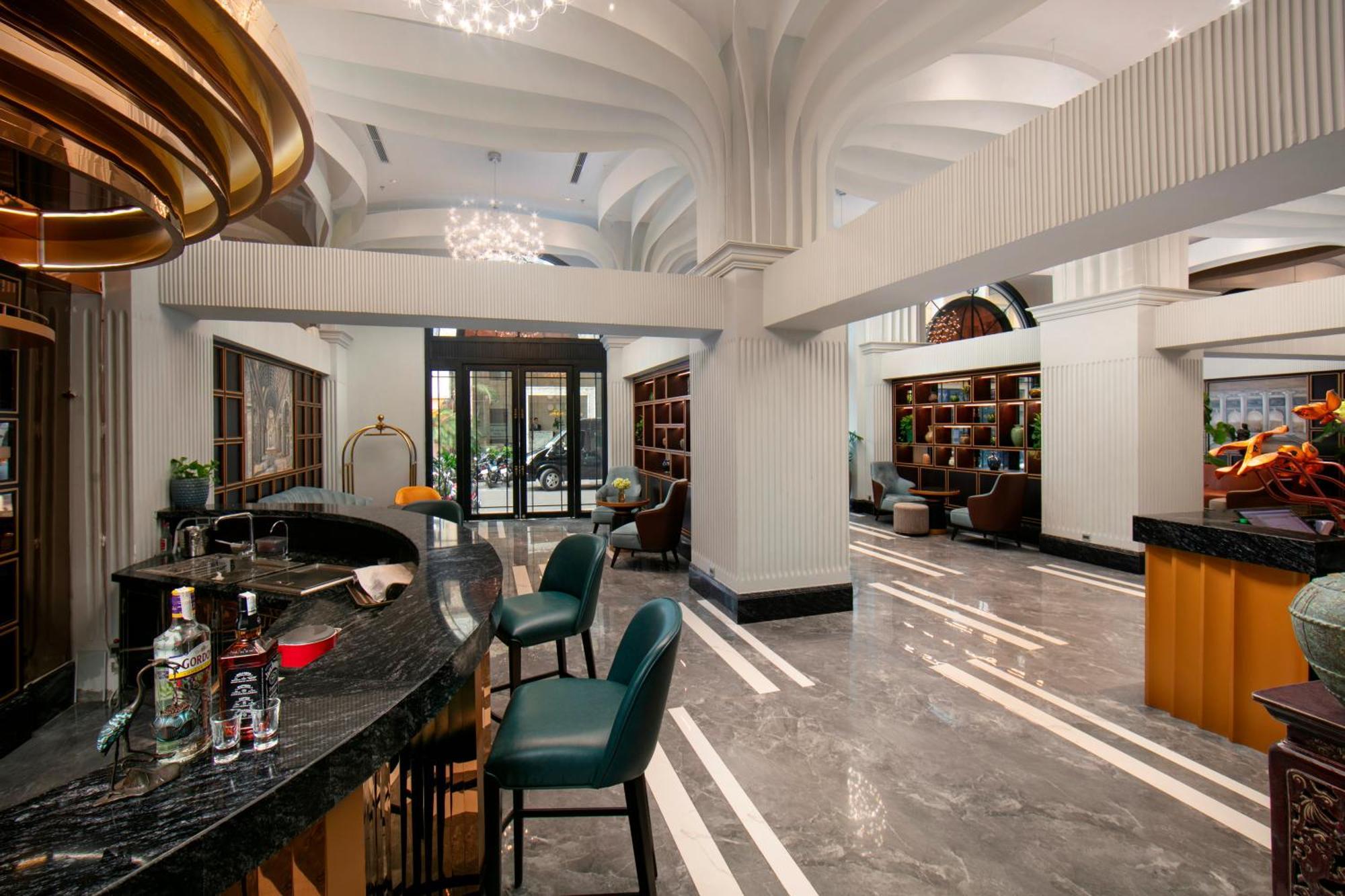 May De Ville Lakeside Hotel Hanoi Exteriör bild The lobby of the hotel