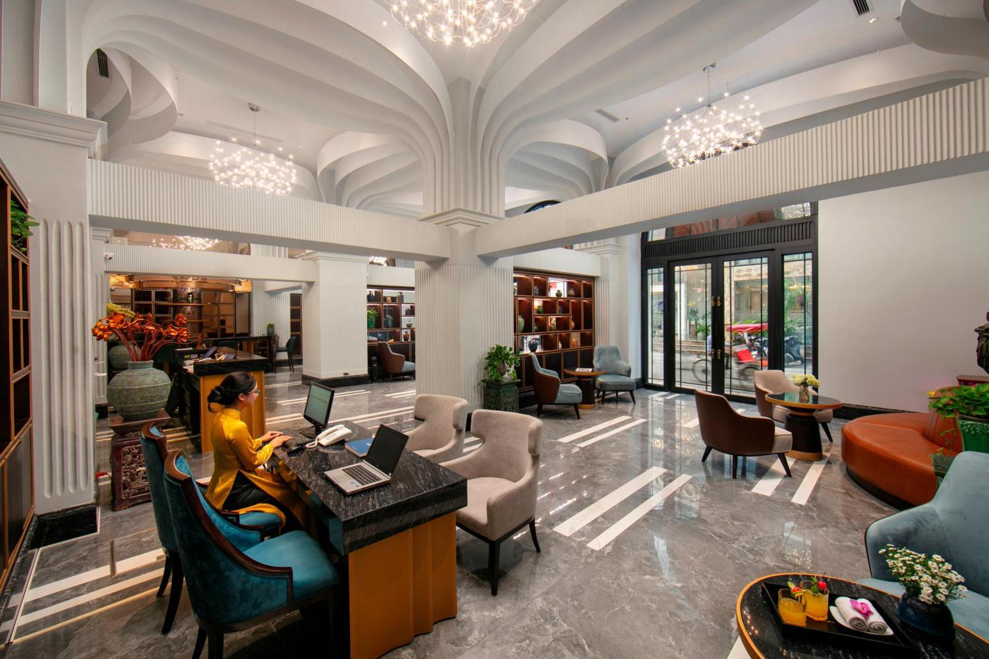May De Ville Lakeside Hotel Hanoi Exteriör bild Lobby