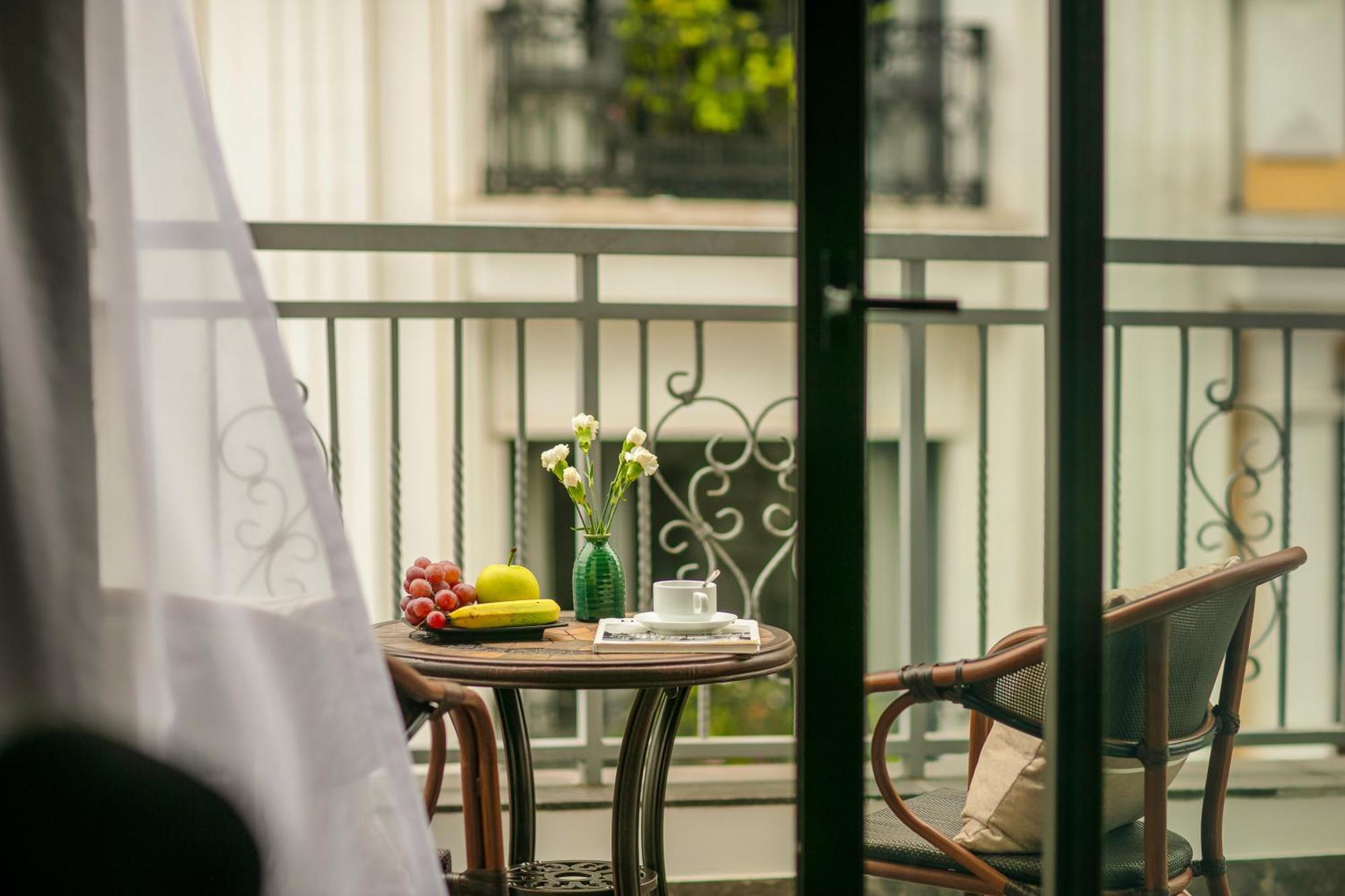 May De Ville Lakeside Hotel Hanoi Exteriör bild A balcony in a hotel room
