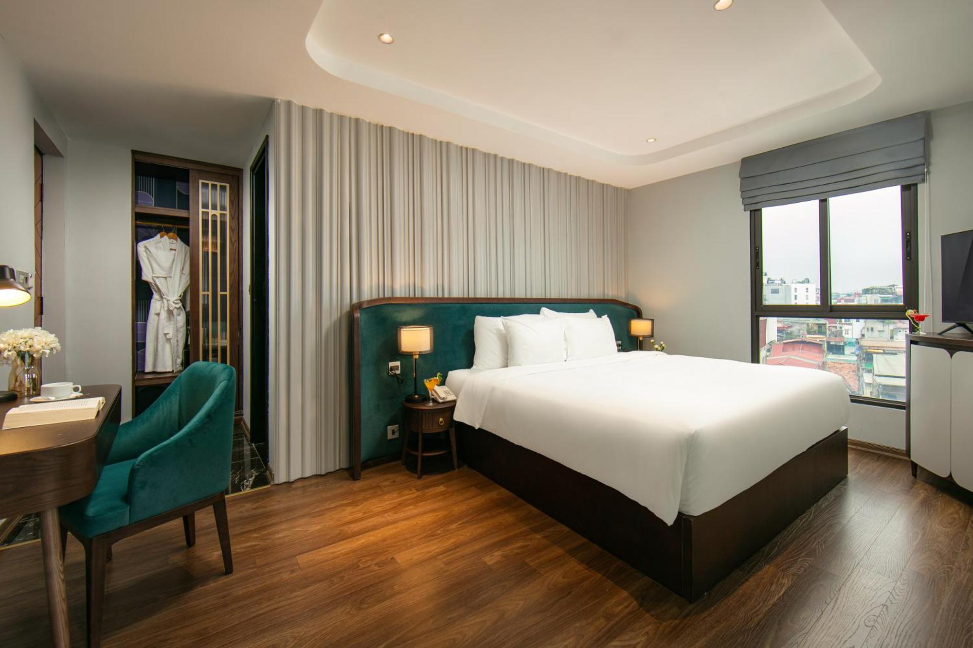 May De Ville Lakeside Hotel Hanoi Exteriör bild Deluxe Room