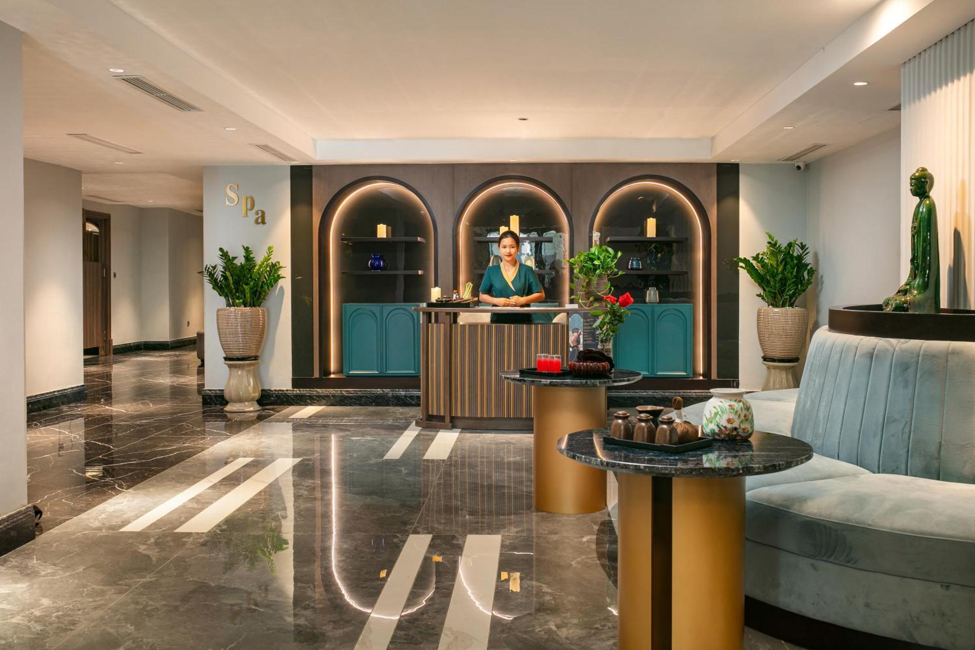 May De Ville Lakeside Hotel Hanoi Exteriör bild Lobby