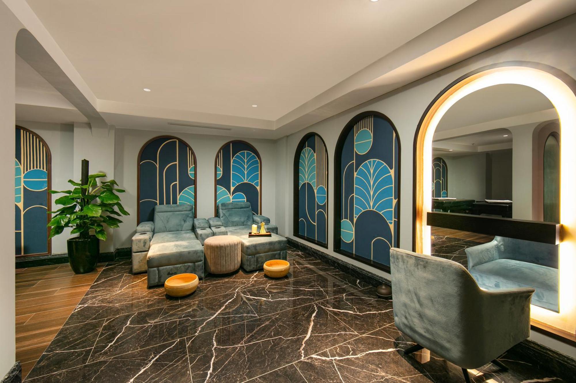 May De Ville Lakeside Hotel Hanoi Exteriör bild The lobby of the hotel