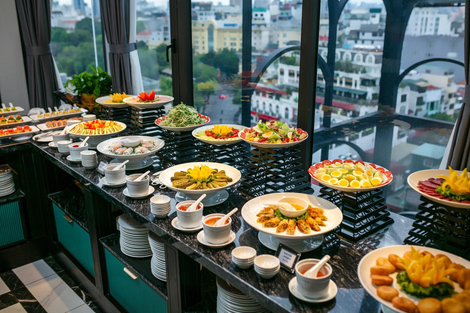 May De Ville Lakeside Hotel Hanoi Exteriör bild A buffet at a hotel