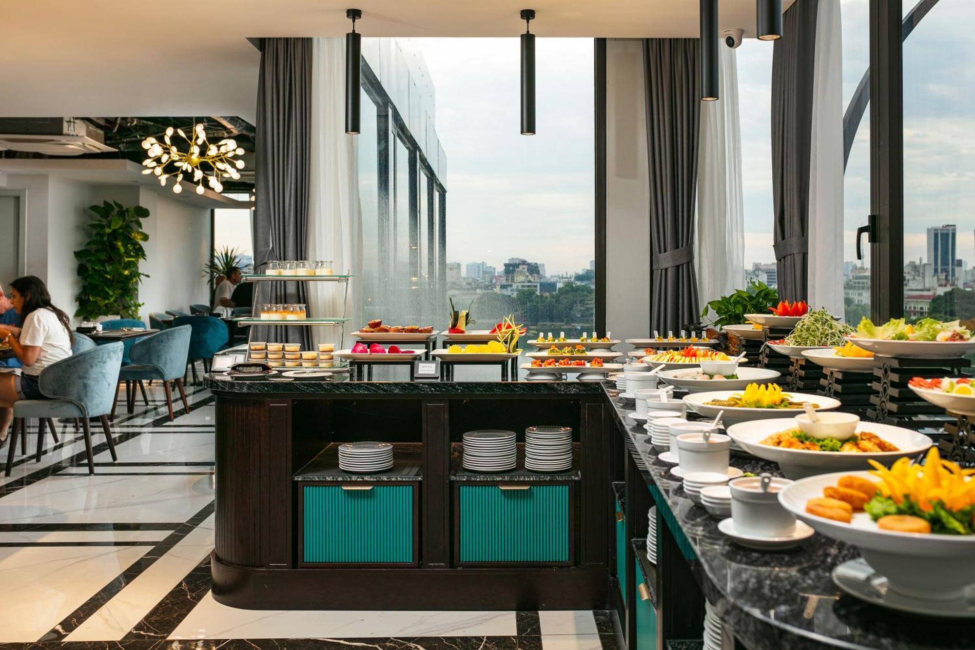 May De Ville Lakeside Hotel Hanoi Exteriör bild The 360° Restaurant